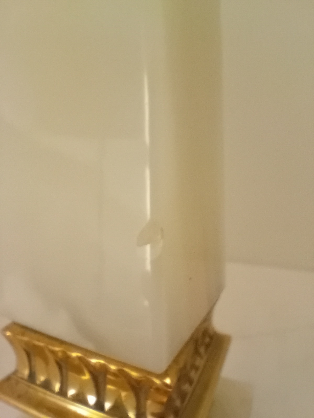 Pied de lampe en albâtre en forme d'obélisque – Image 6