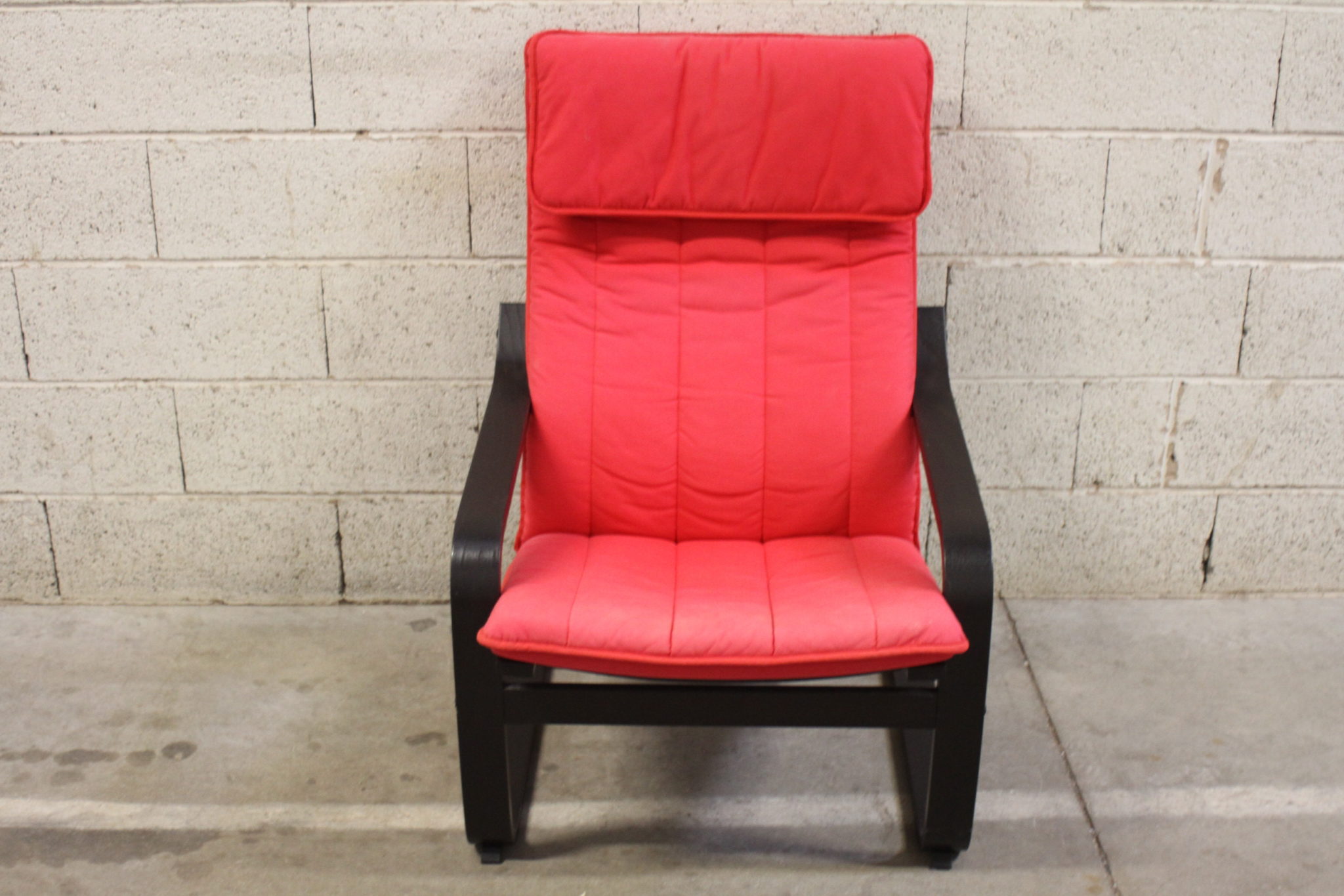 Fauteuil relax Poang rouge et noir – Image 2