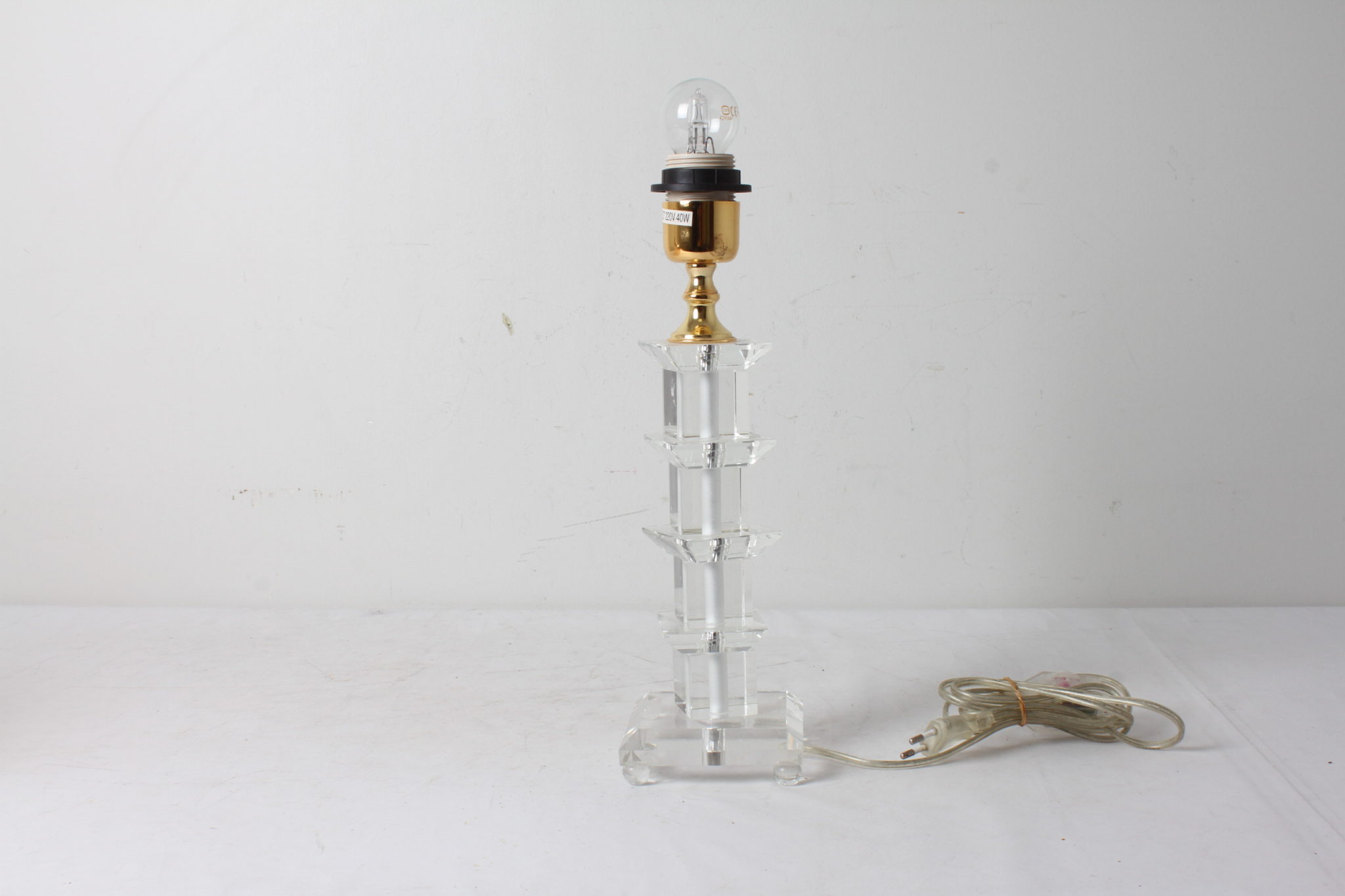 Pied de lampe en verre empilé