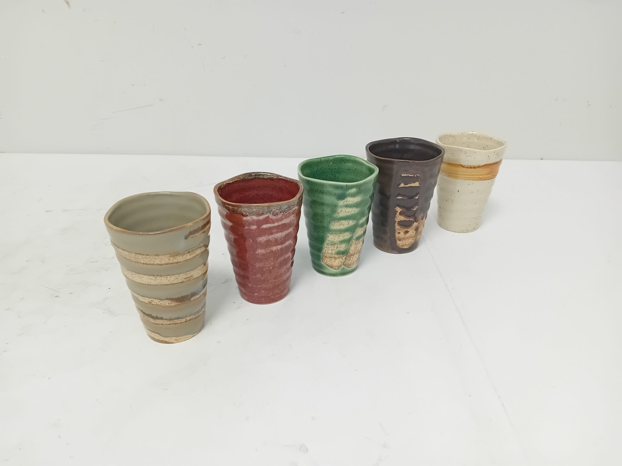 Cinq grandes tasses