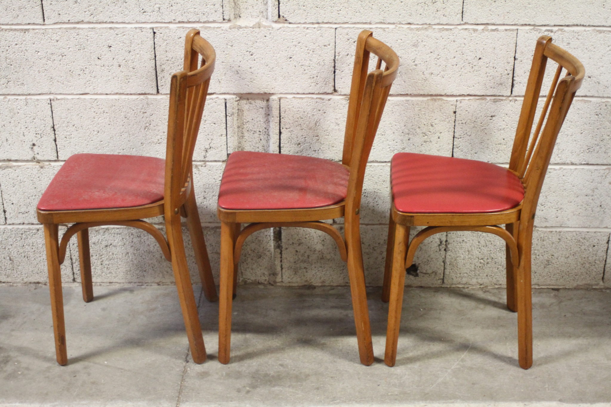 Chaises bistrot Baumann en bois et skaï – Image 4