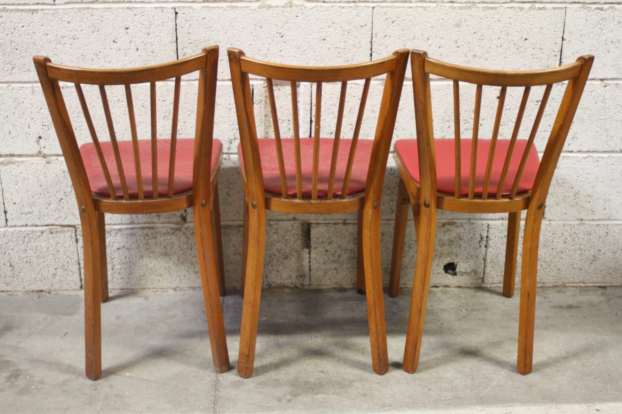 Chaises bistrot Baumann en bois et skaï – Image 5
