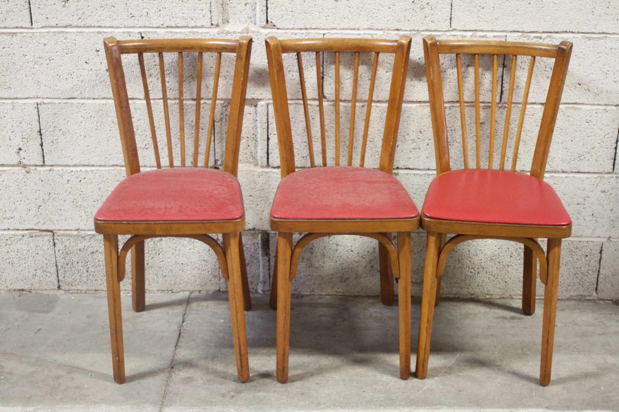 Chaises bistrot Baumann en bois et skaï – Image 3