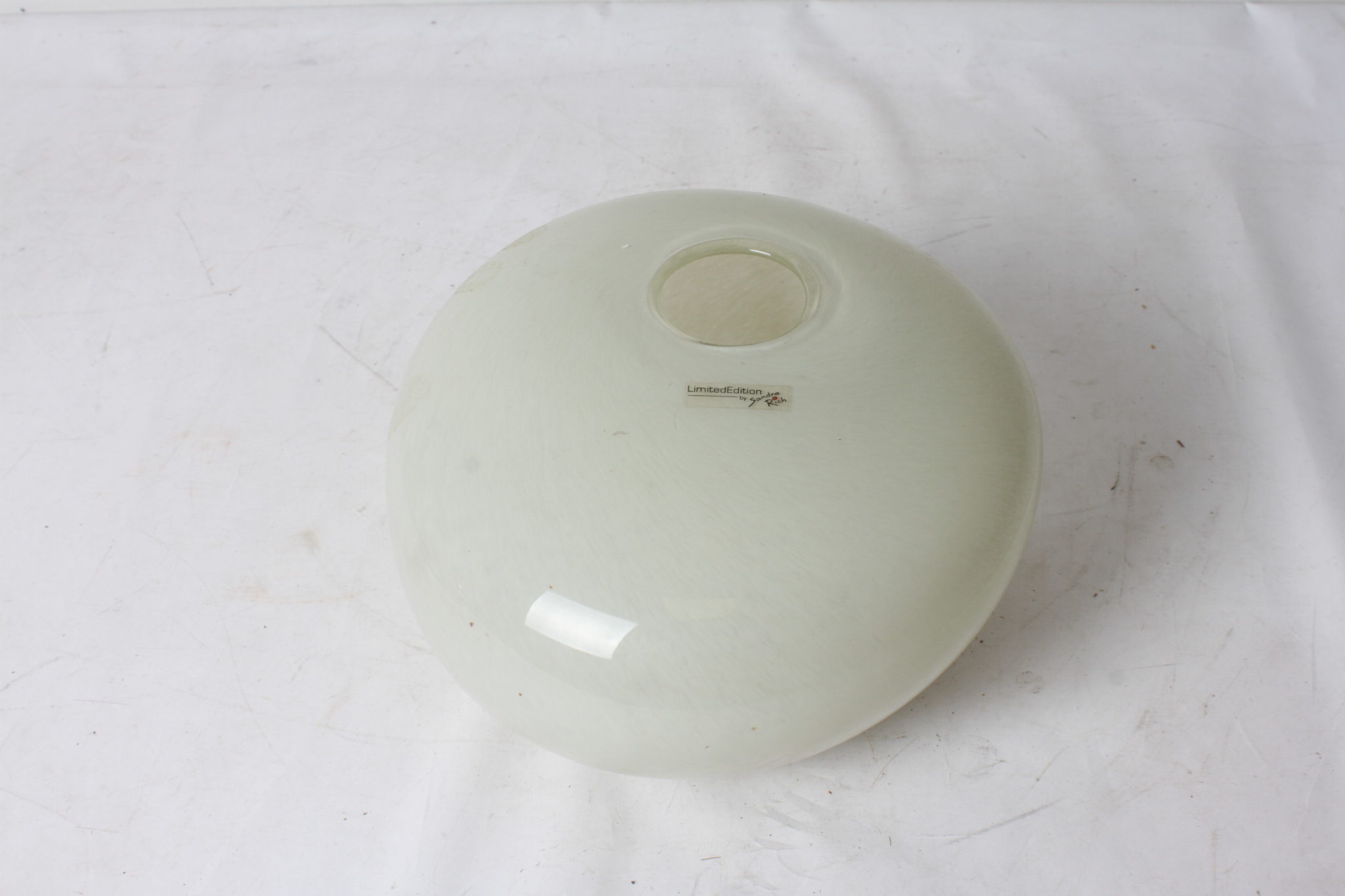 Vase boule en verre , Sandra Rich – Image 3