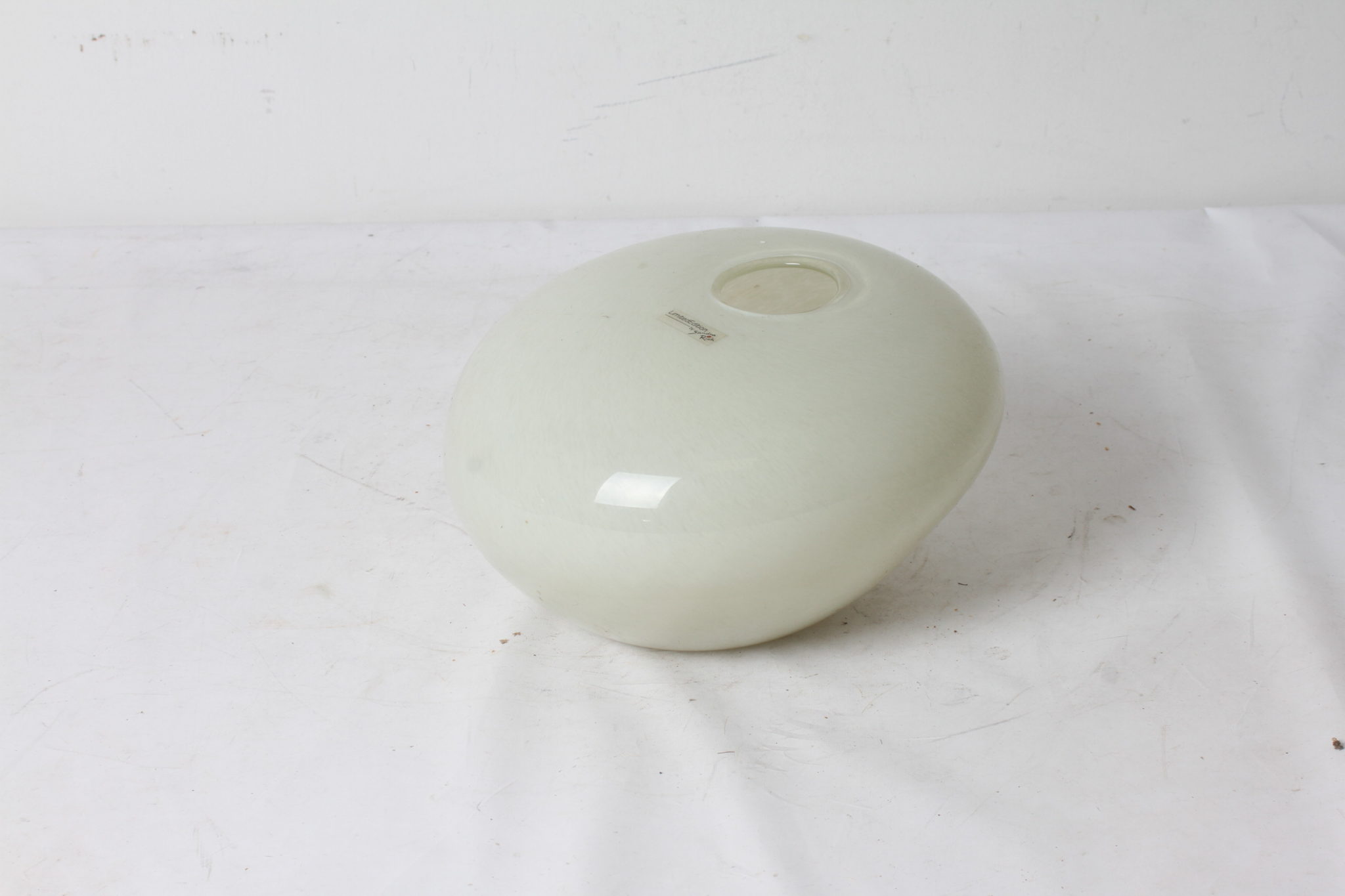 Vase boule en verre , Sandra Rich
