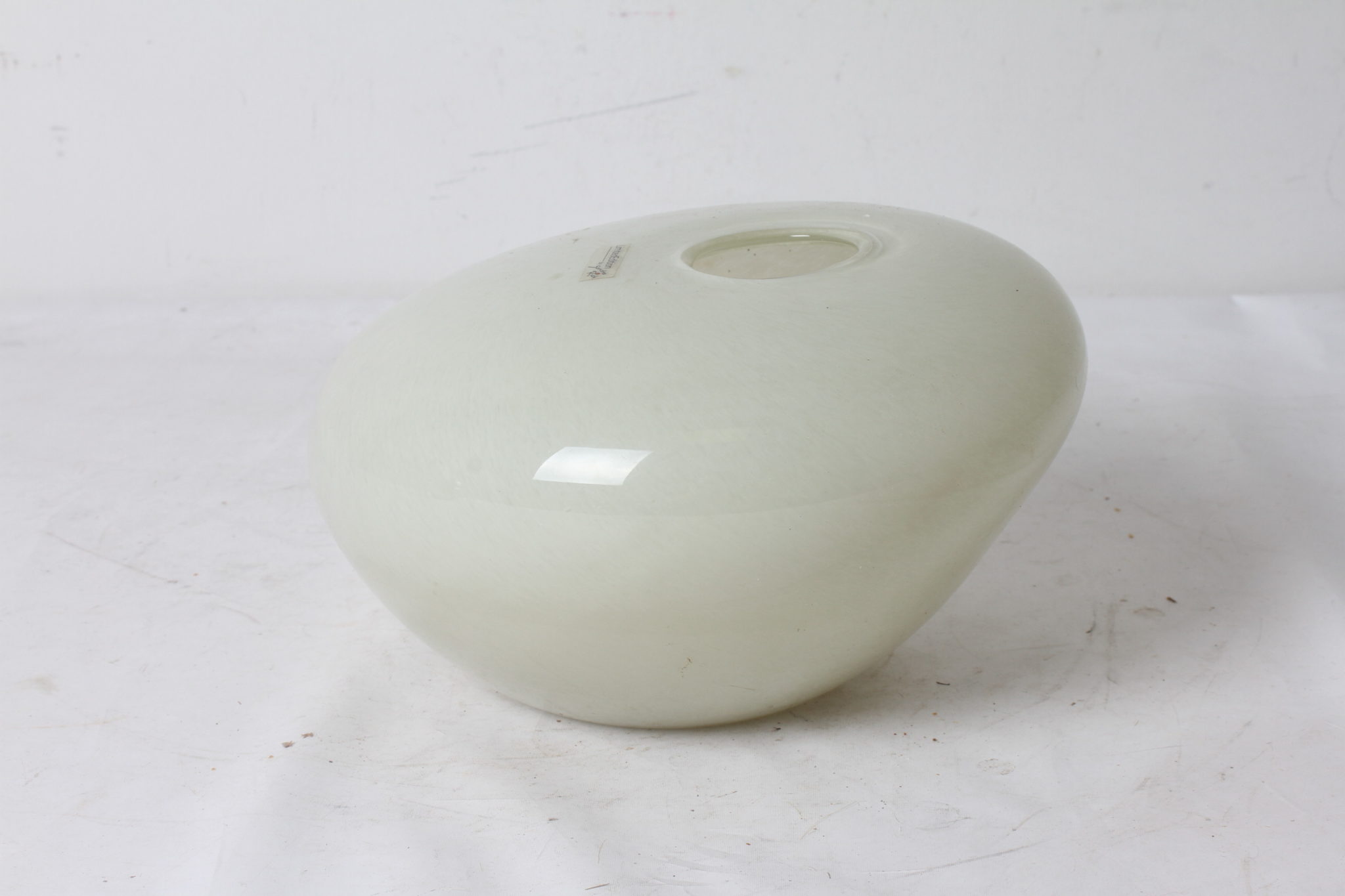 Vase boule en verre , Sandra Rich – Image 4