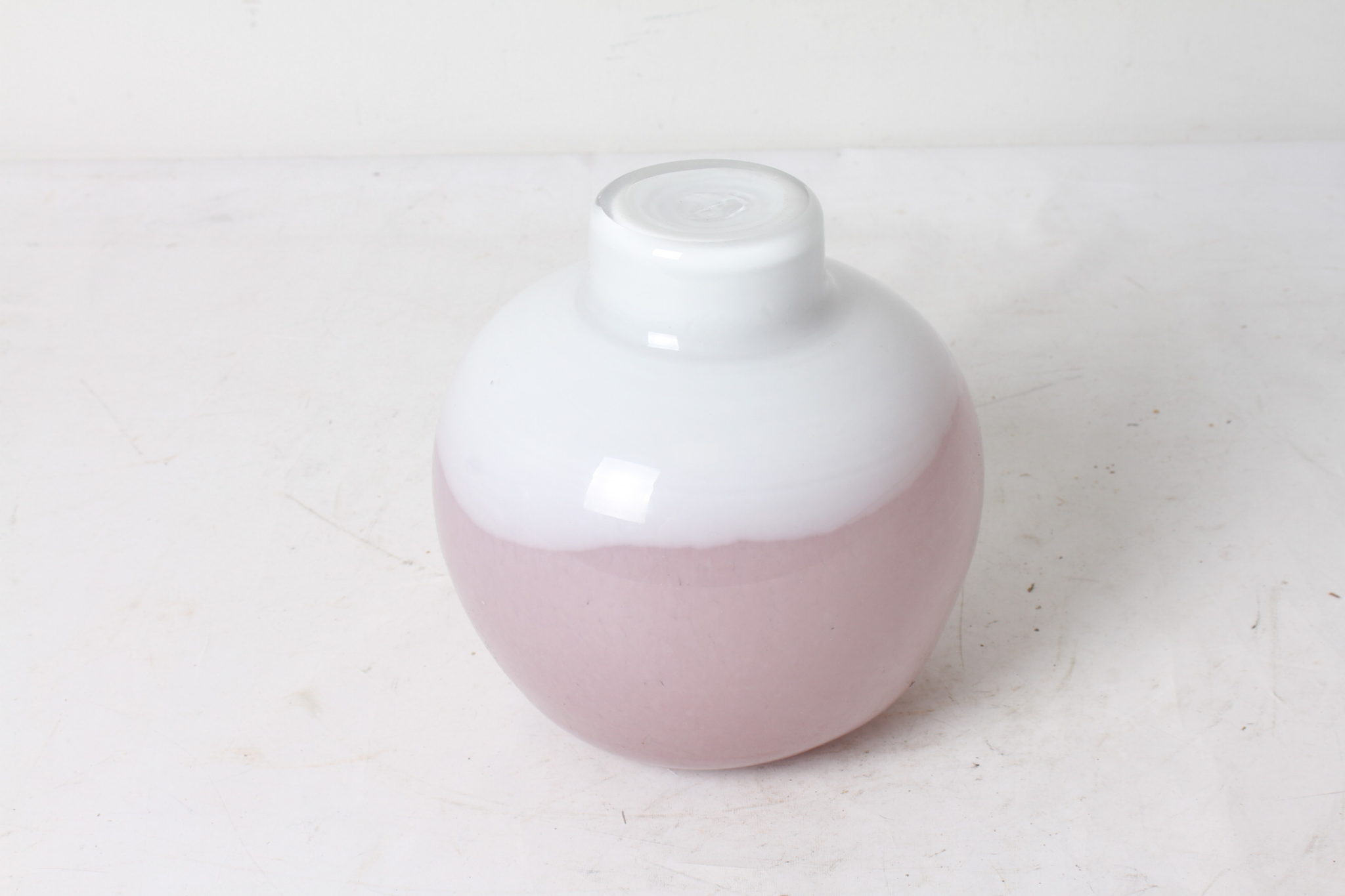 Vase boule design en verre – Image 4