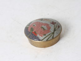 Boîte en laiton / couvercle émail cloisonné