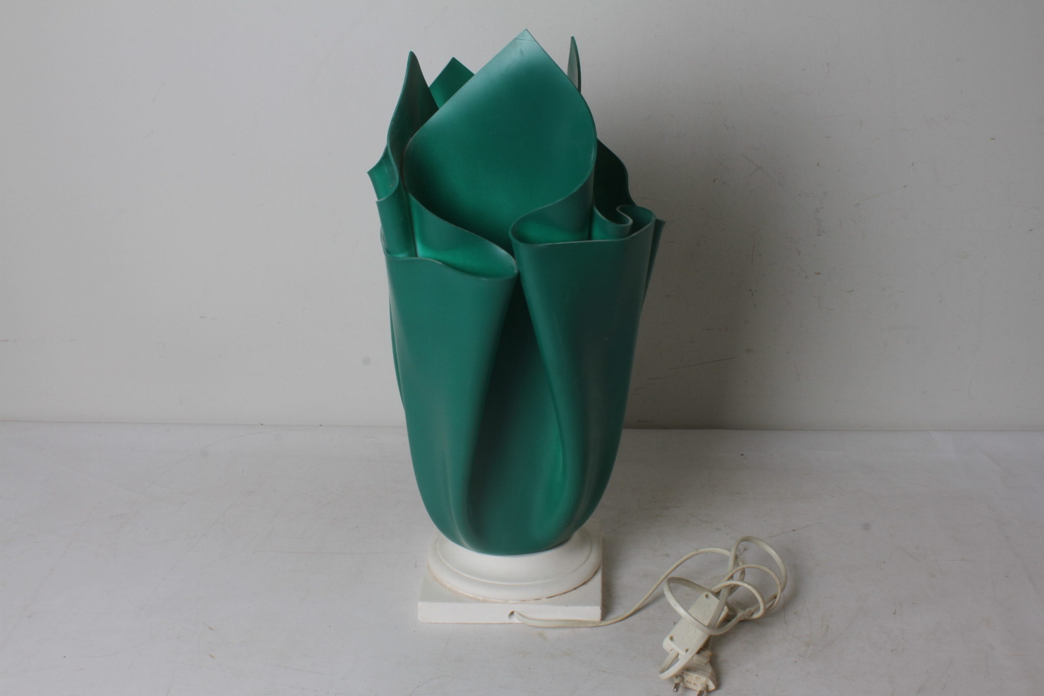 Lampe vintage résine drapée verte – Image 2