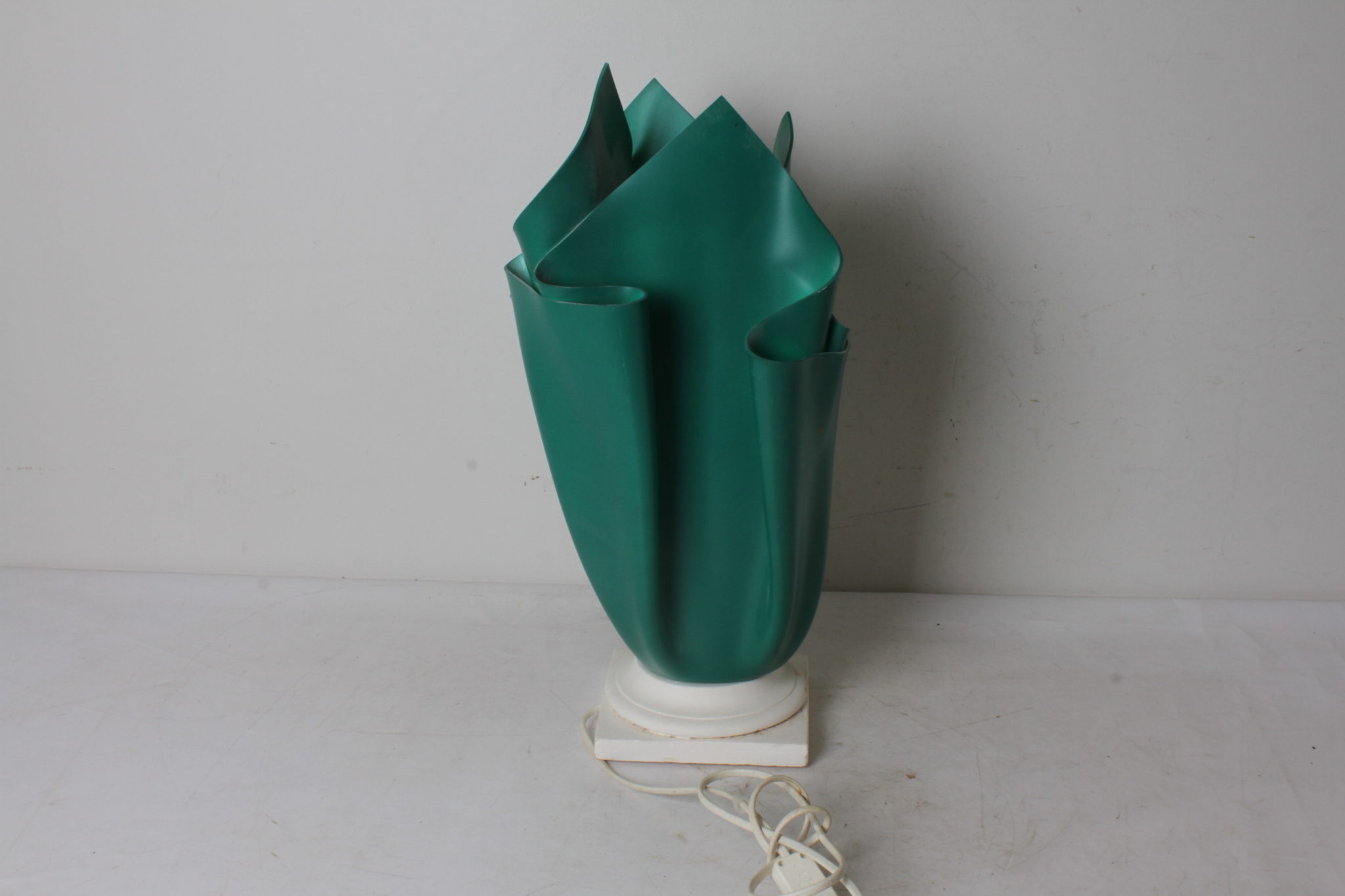 Lampe vintage résine drapée verte – Image 3