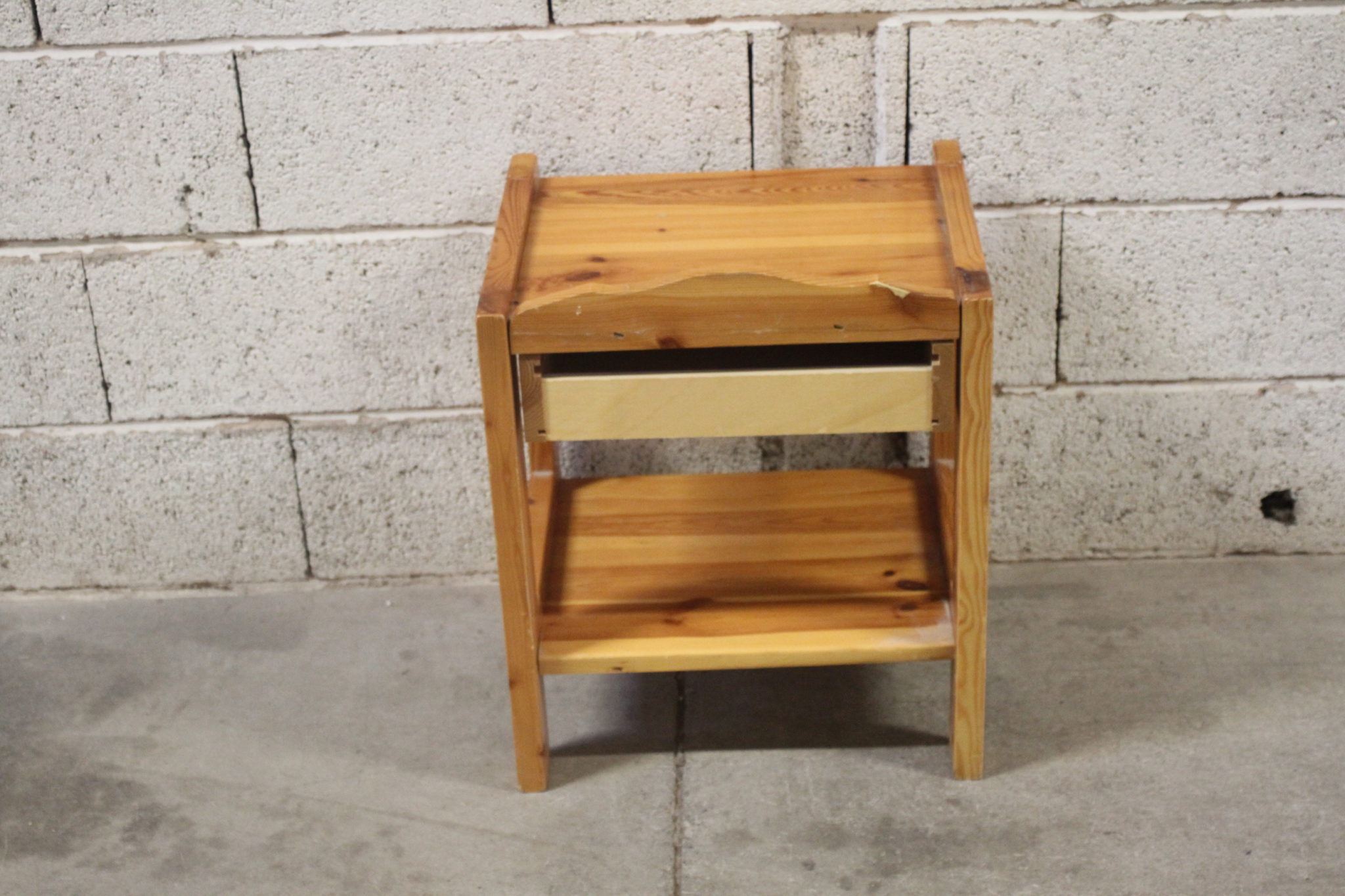 Table de chevet en bois – Image 5