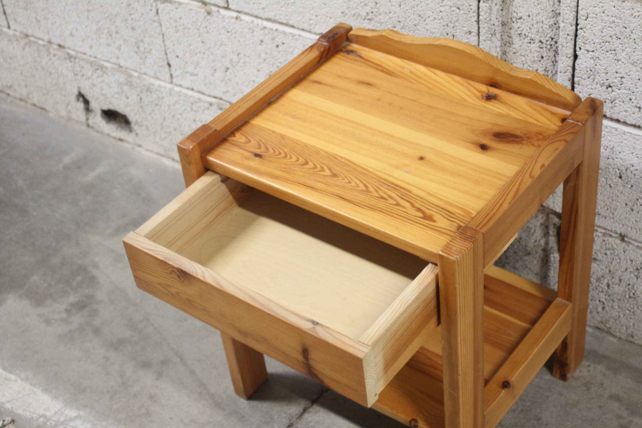Table de chevet en bois – Image 3