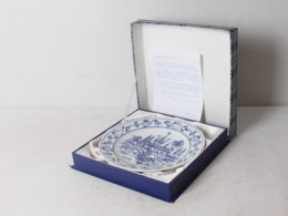 Assiette annuelle 1992 – Motif original Oignon bleu, Edition limitée numérotée  6000 / 5077 en porcelaine Tchèque Dubi.