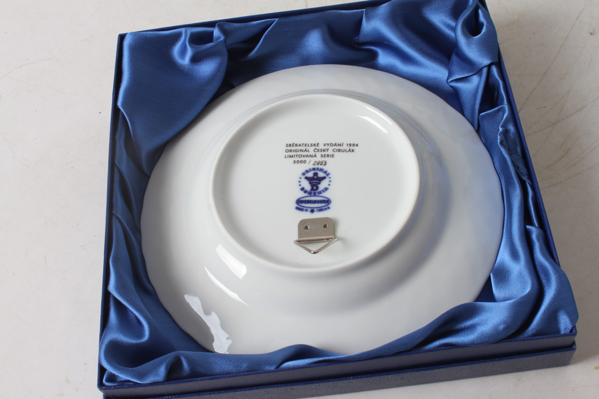 Assiette collector 1994 - Oignon bleu, porcelaine Tchèque - Edition numérotée – Image 4
