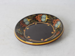Assiette en faïence vernissée
