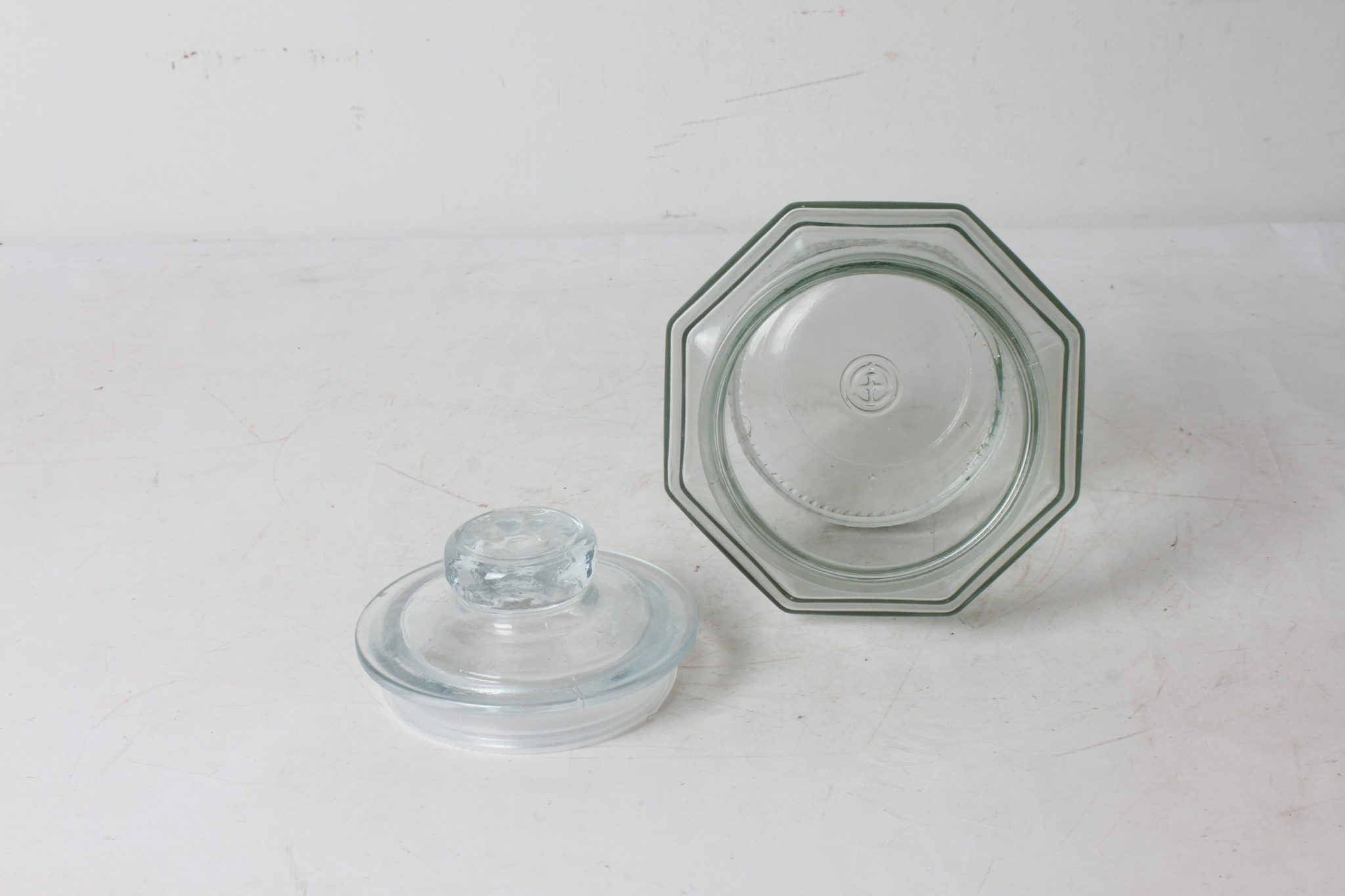 Bonbonnière en verre de forme octogonale – Image 2
