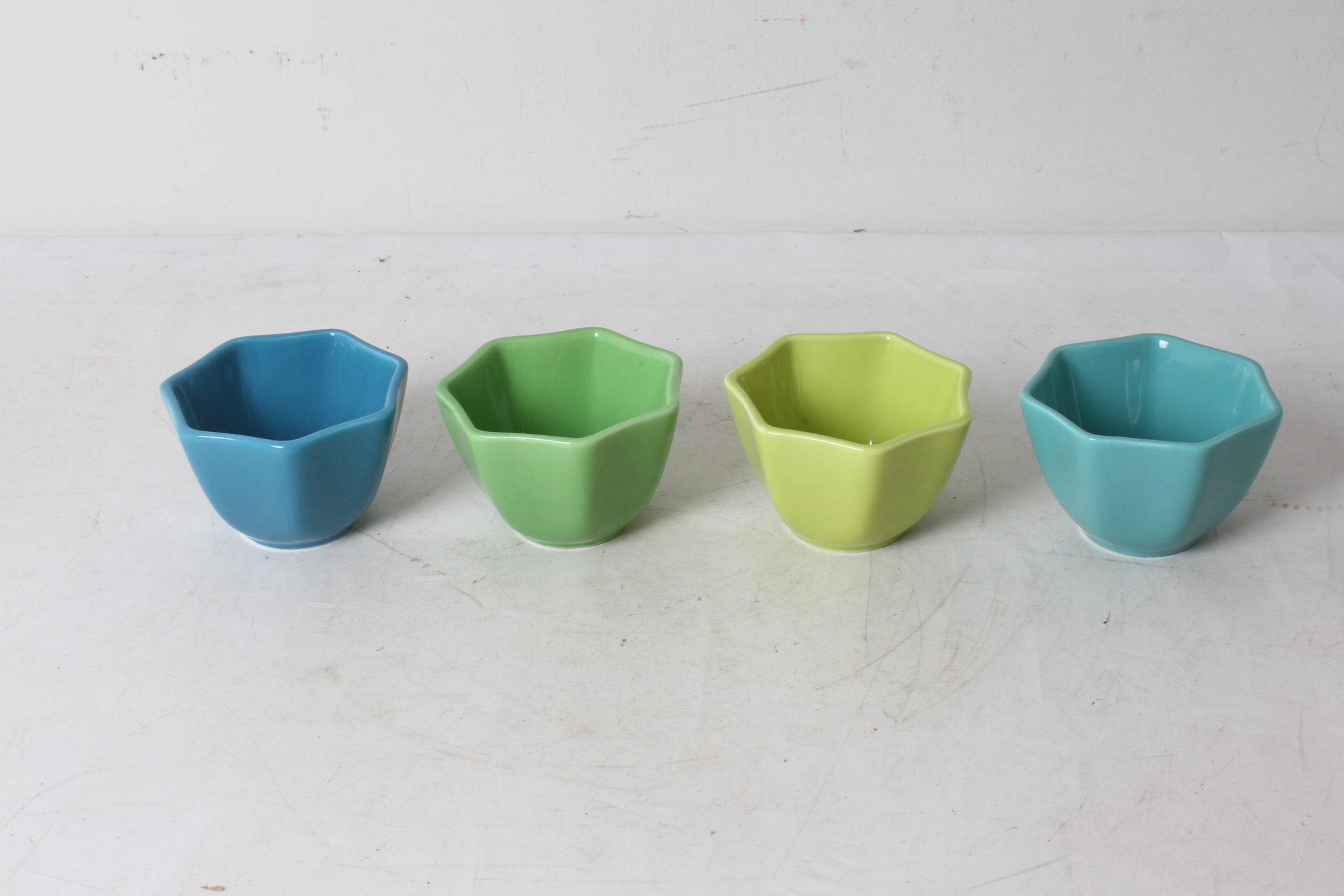 Lot de quatre coupelles en céramique – Image 4