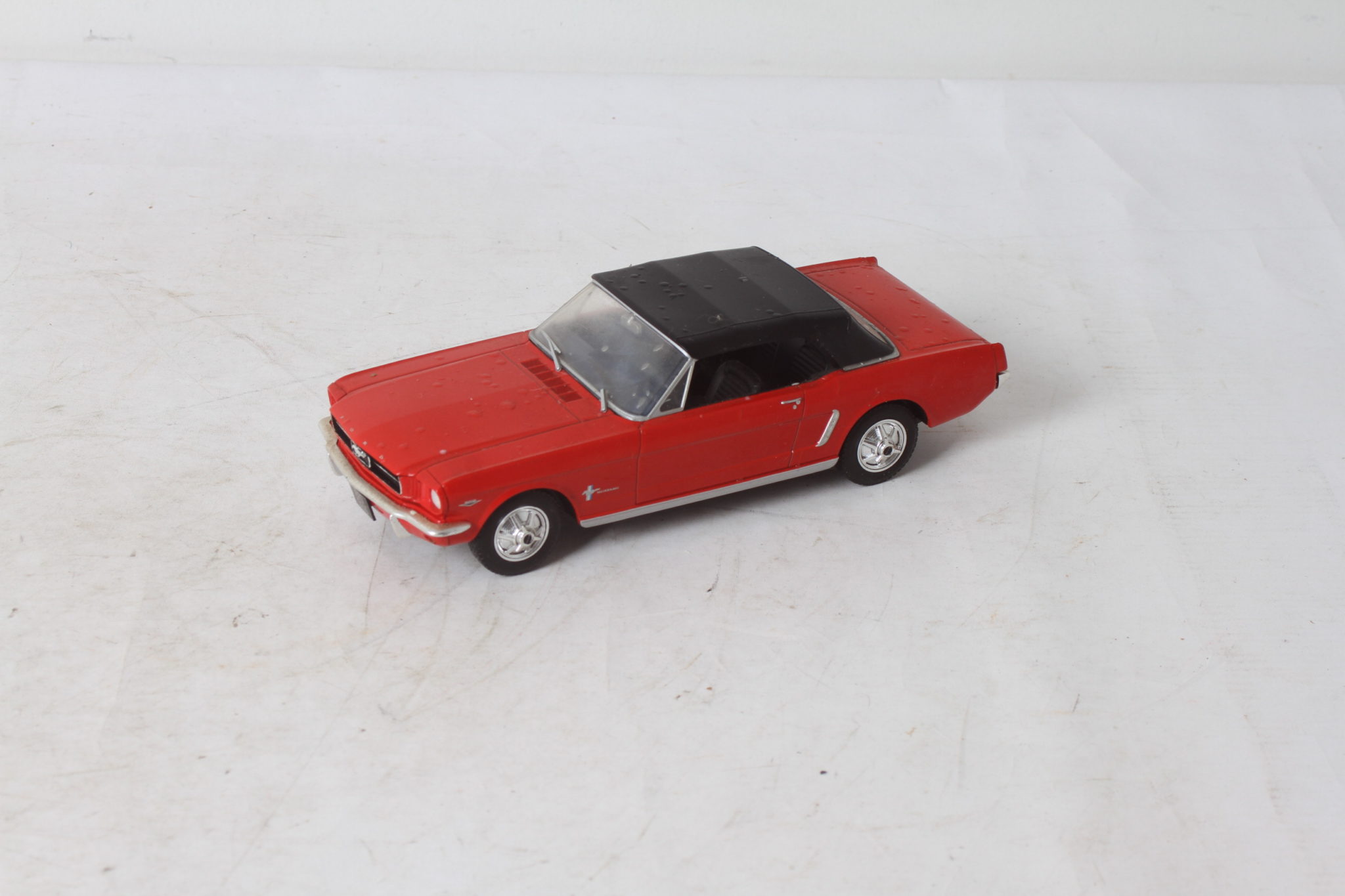 Ford Mustang convertible - 1/24