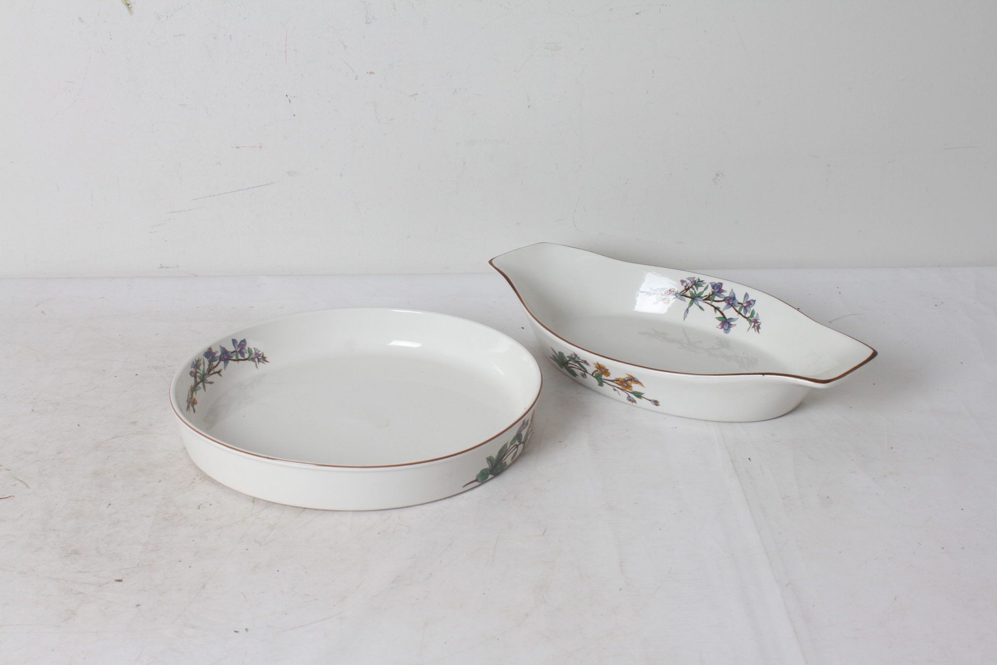 Lot de deux plats en céramique