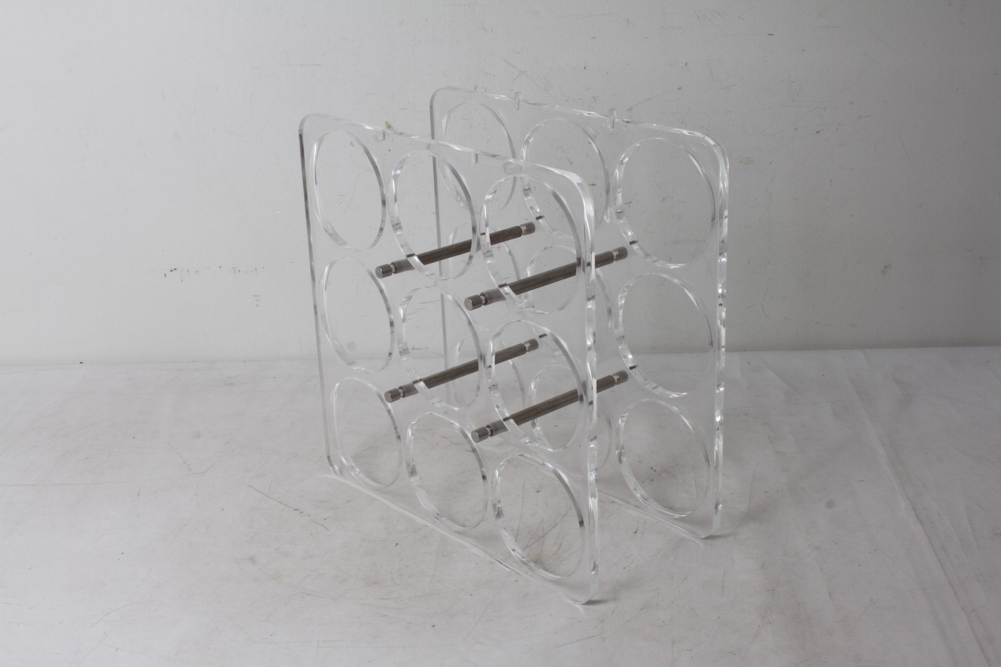 Porte-bouteilles en plexiglas