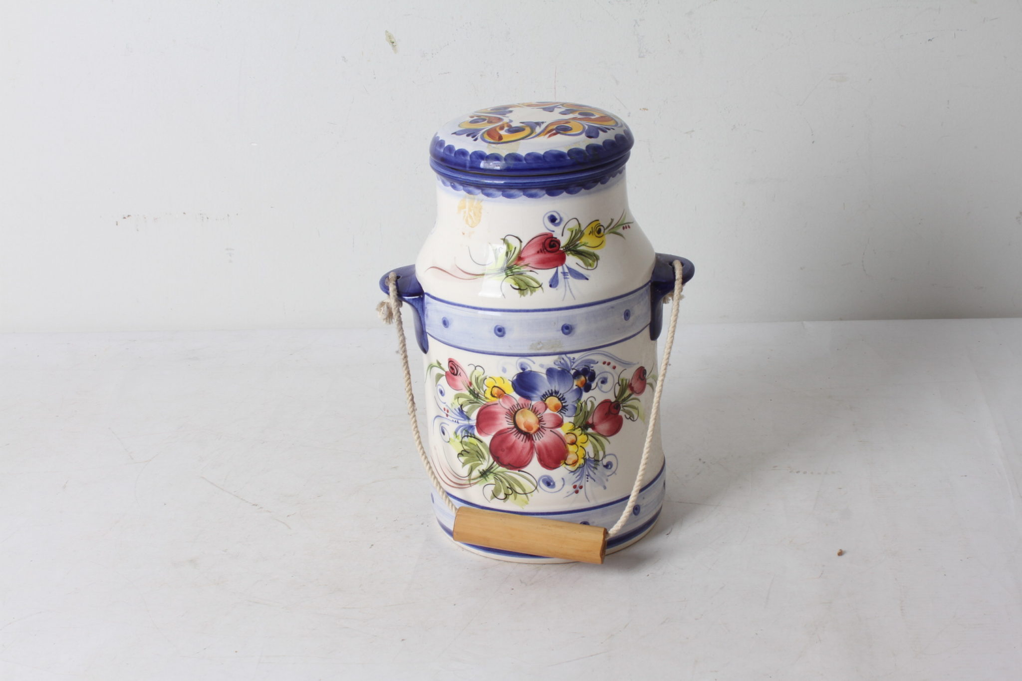 Pot à lait décoratif en faïence – Image 2