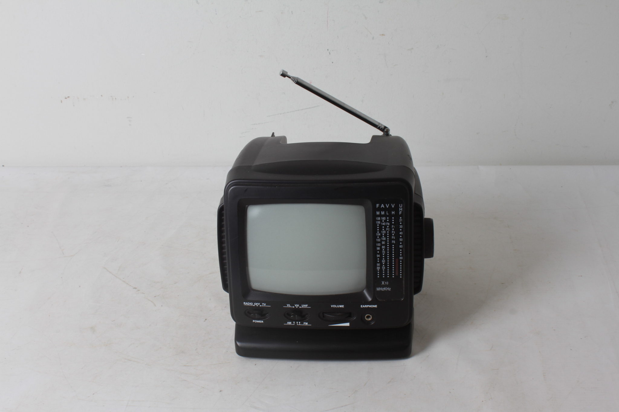 Mini téléviseur / Radio vintage – Image 3