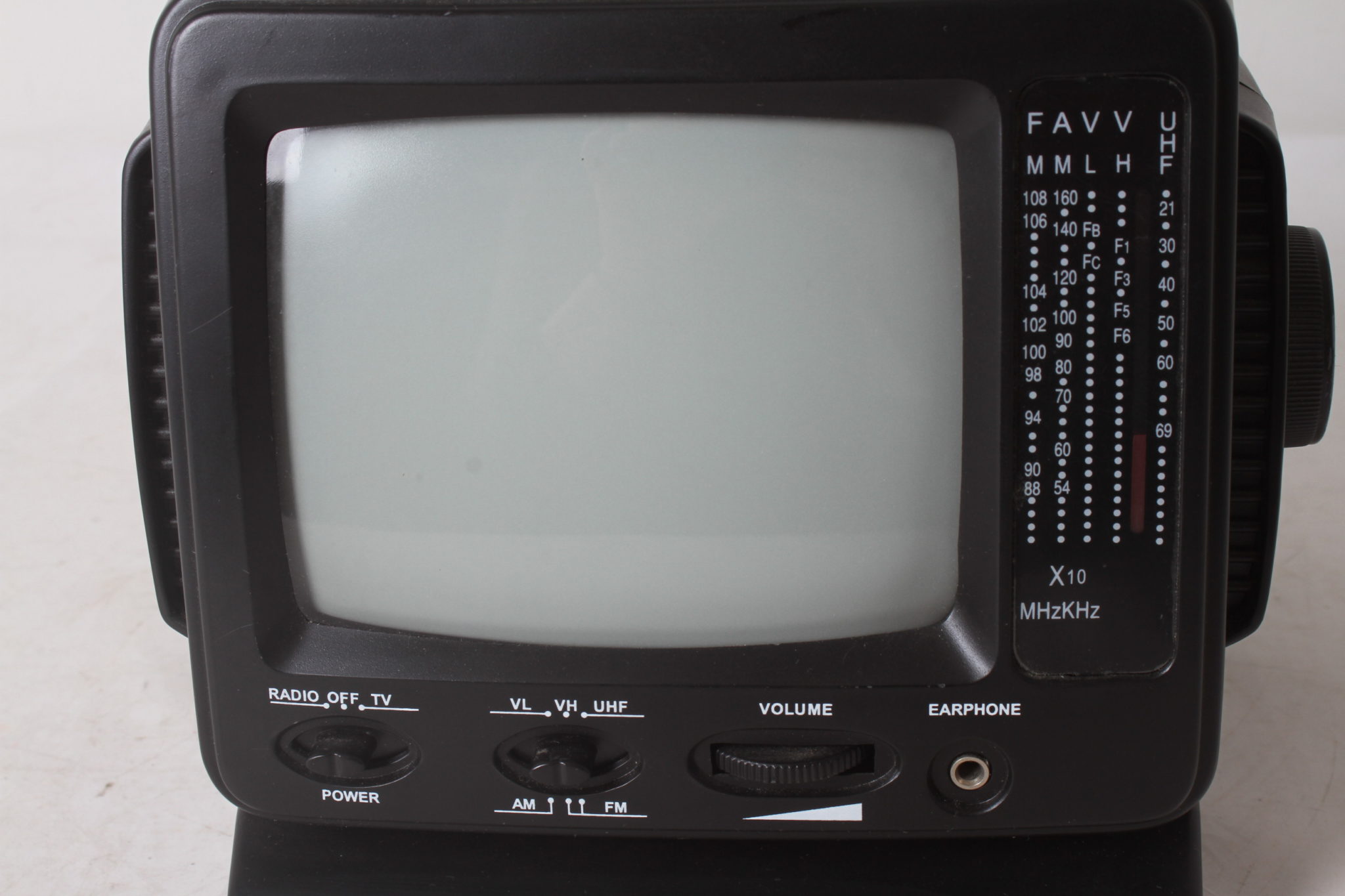 Mini téléviseur / Radio vintage – Image 4