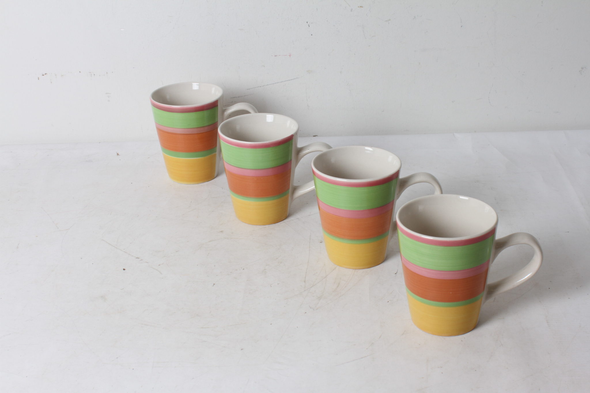 Ensemble de quatre tasses