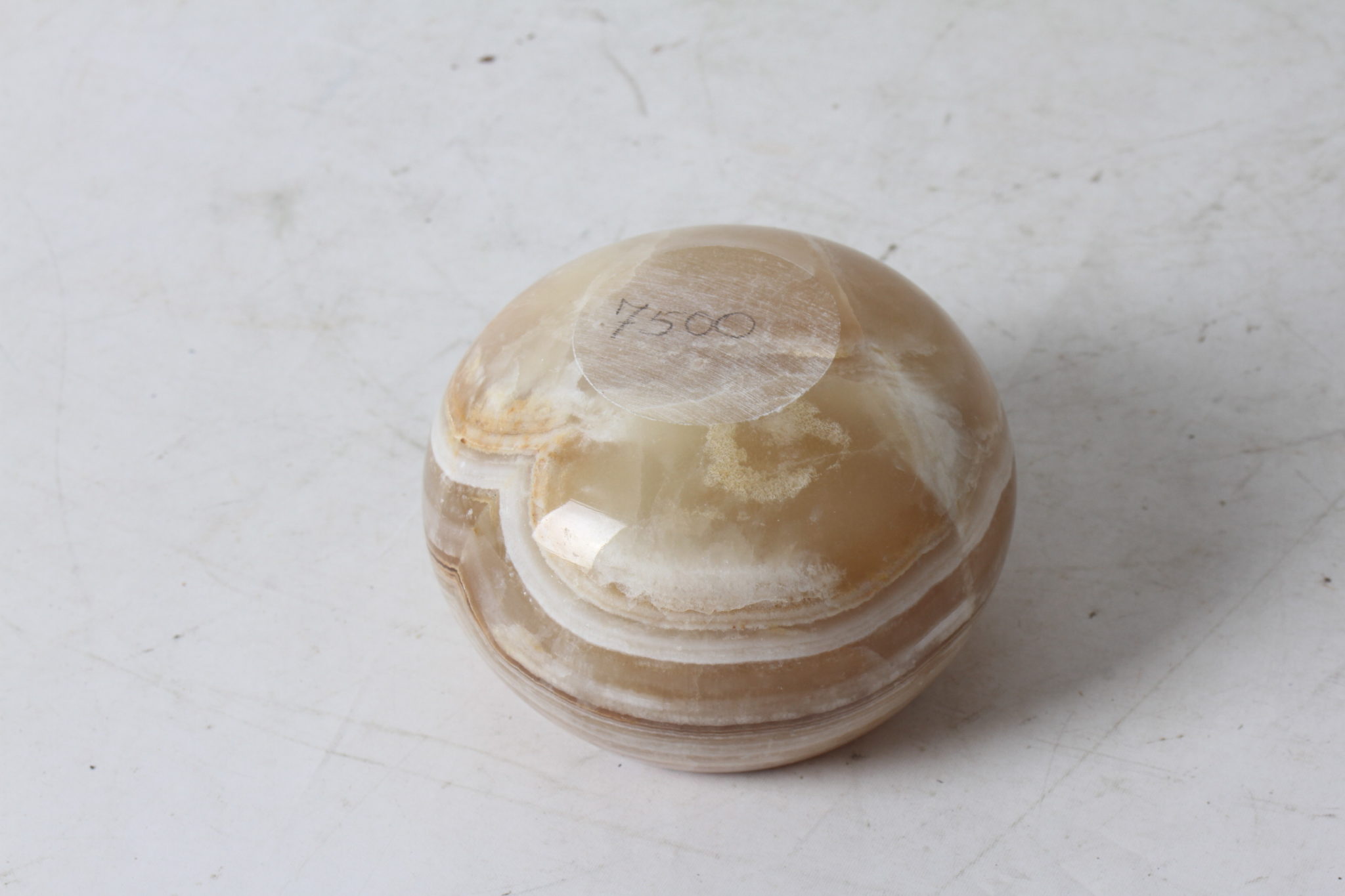 Petit vase boule en pierre – Image 3