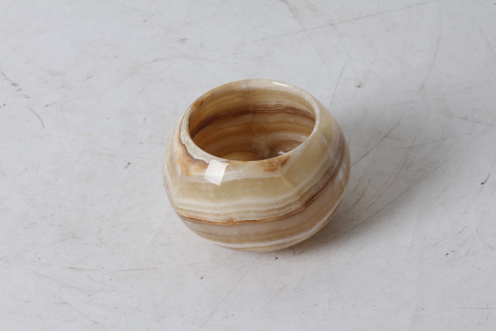 Petit vase boule en pierre – Image 4