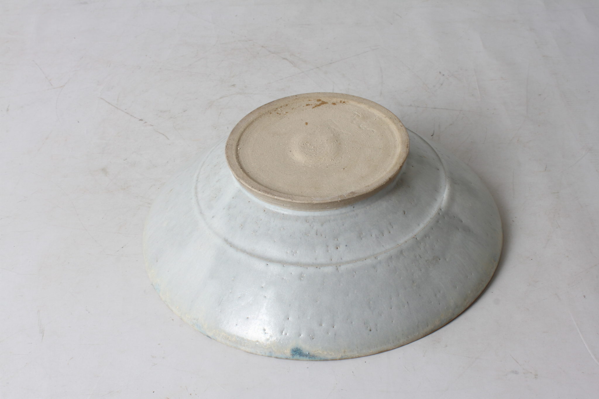 Plat brutaliste en céramique vernissée – Image 4