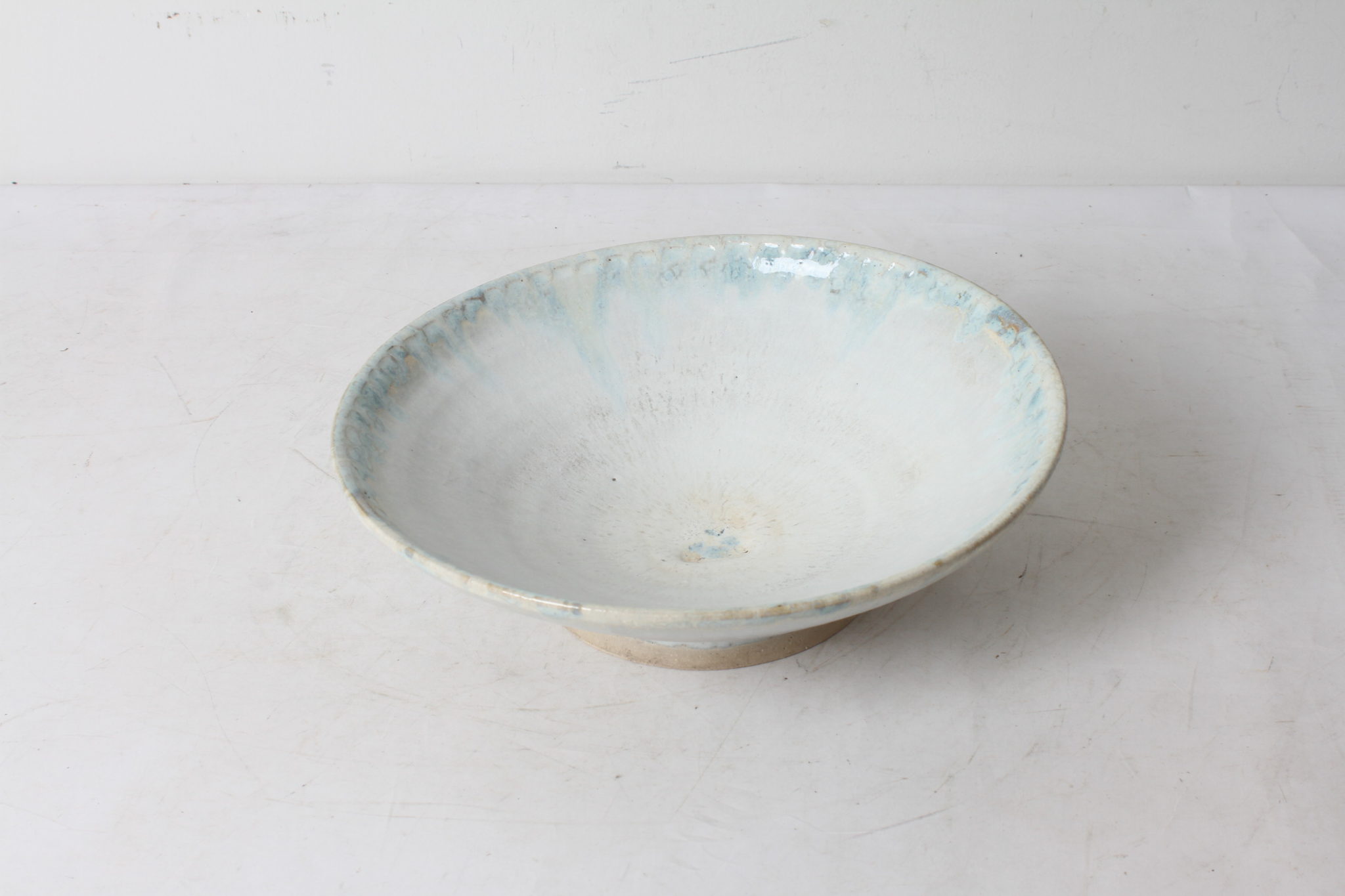 Plat brutaliste en céramique vernissée – Image 2