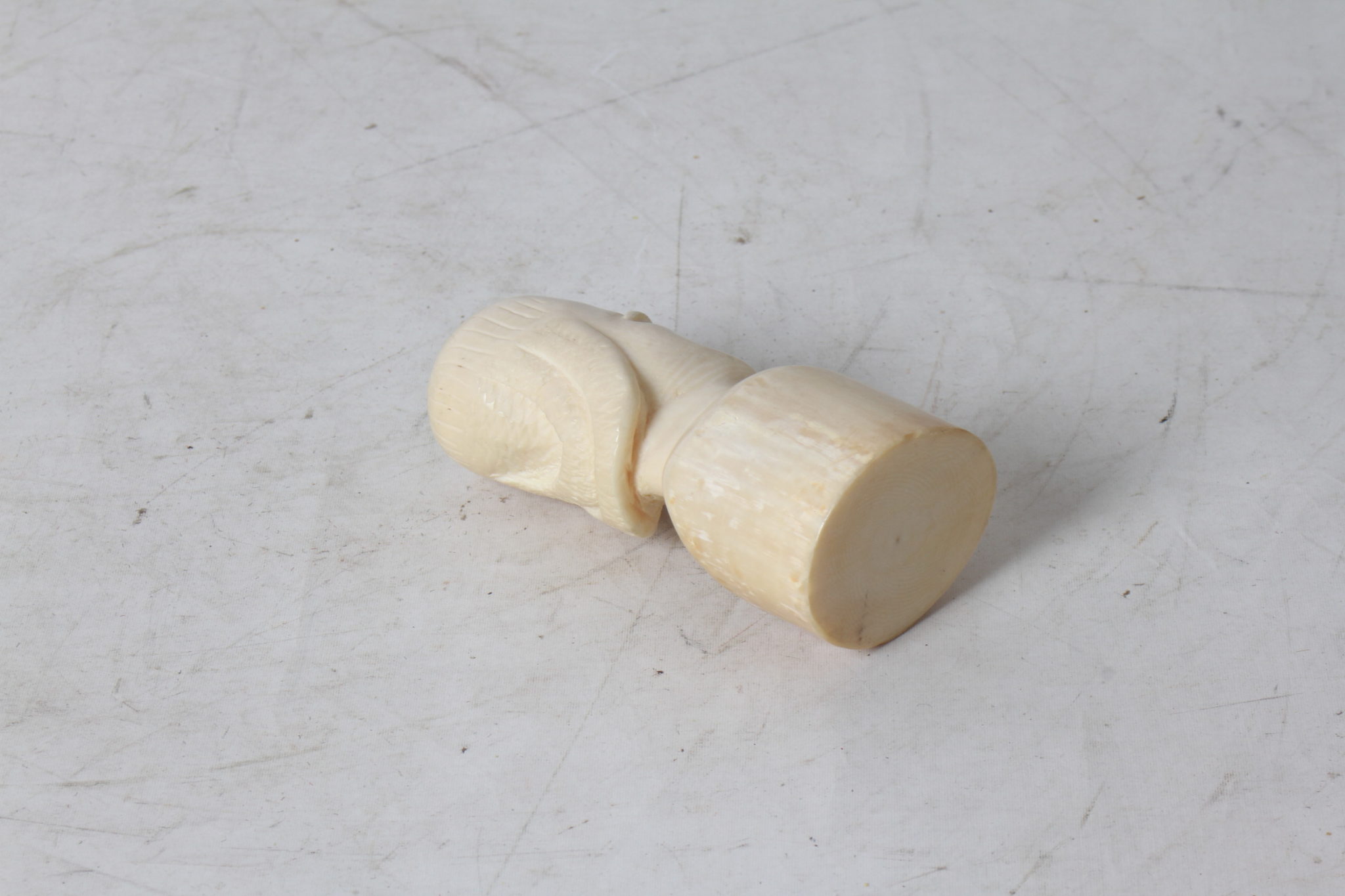 Buste africain en os sculpté – Image 4