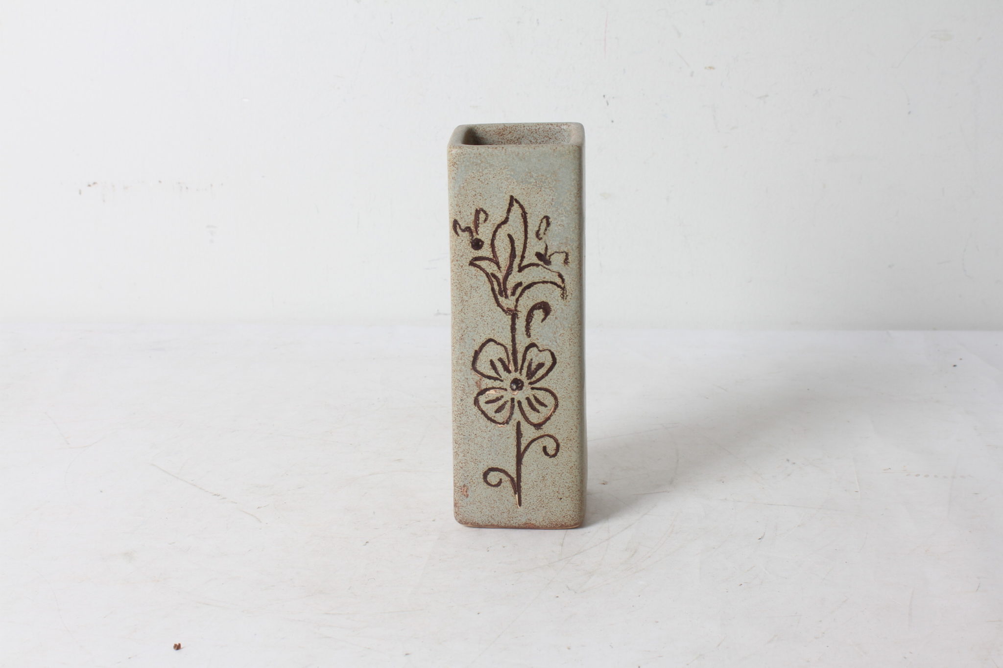 Vase carré en céramique – Image 2