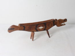 Pirogue artisanale bois sculpté