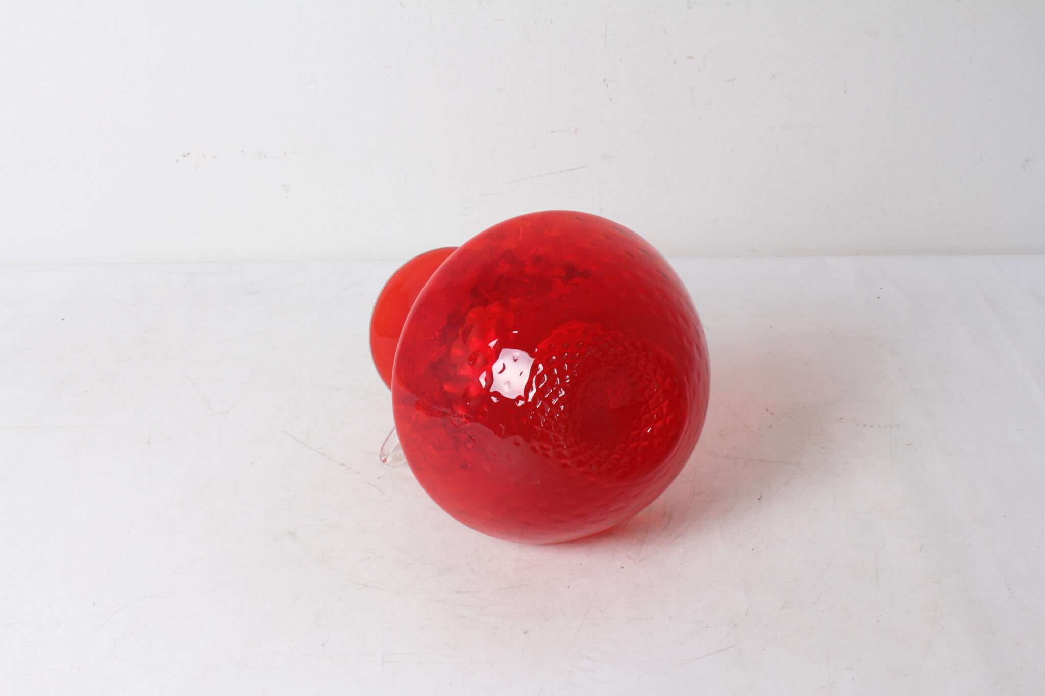 Vase vintage en verre rouge – Image 4