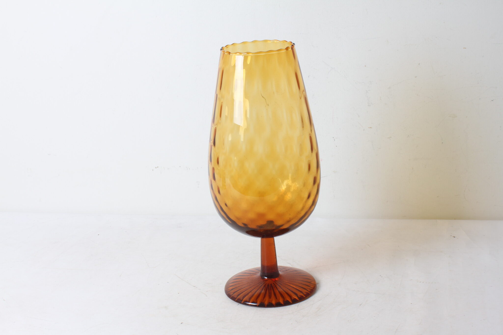 Vase vintage en verre ambré