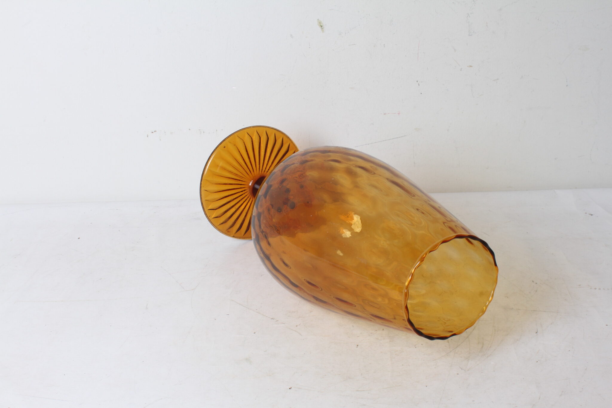 Vase vintage en verre ambré – Image 3