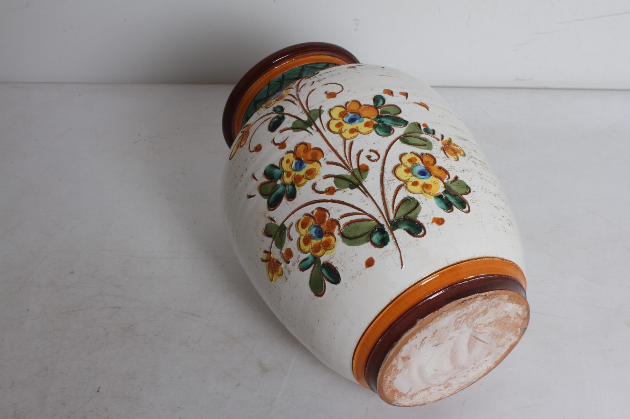 Vase en terre cuite à décor floral – Image 4