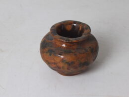 Petit vase brustaliste en terre cuite