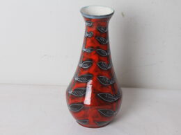 Vase en faïence rouge