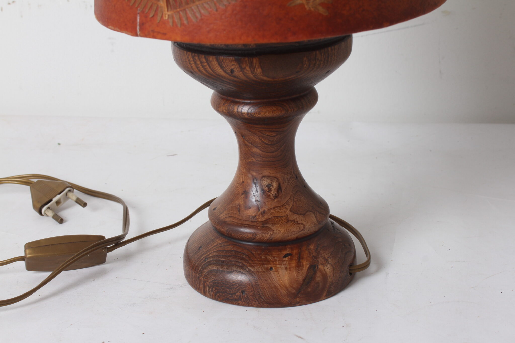Ancienne lampe bois et cuir – Image 4