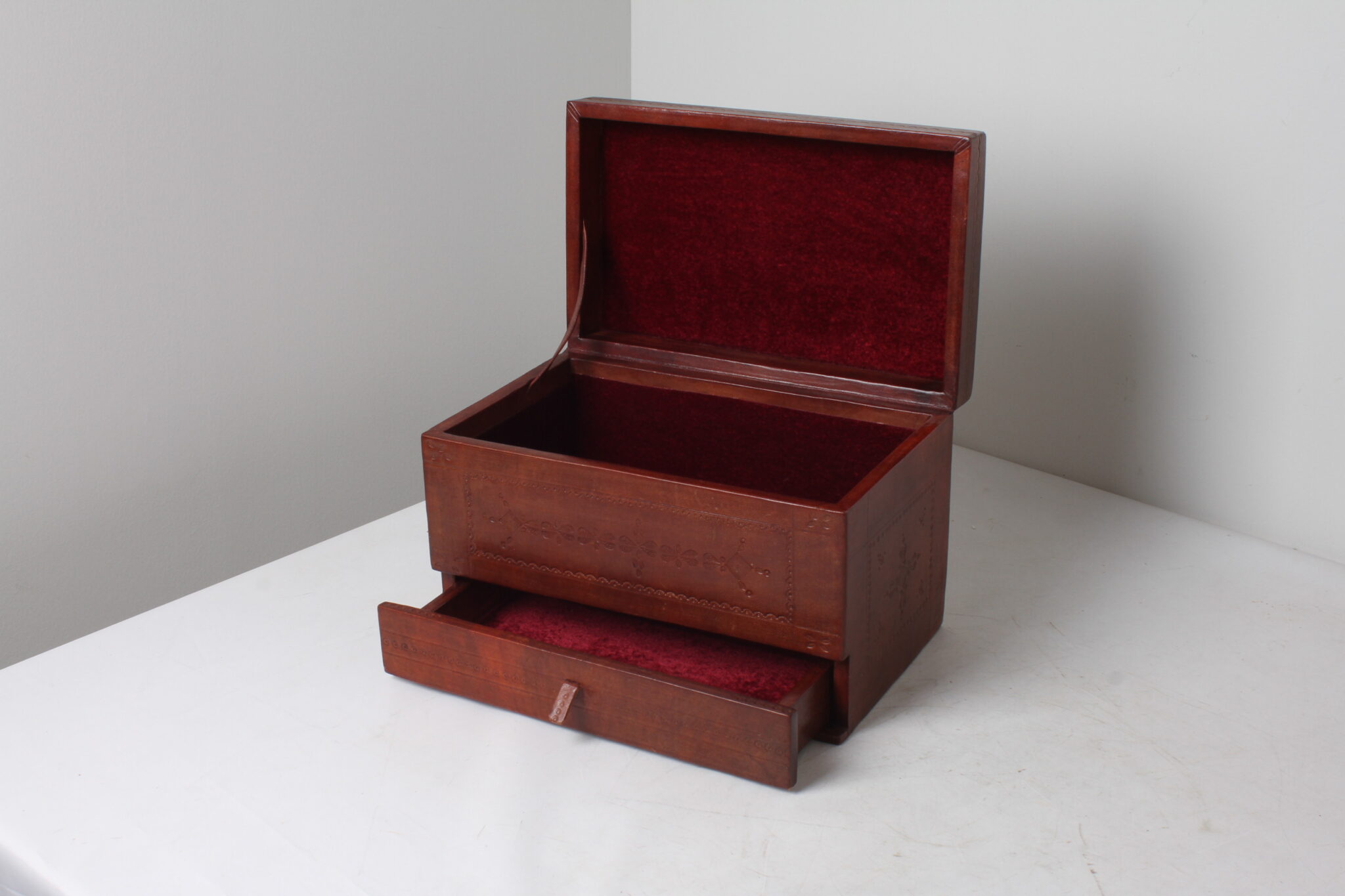 Coffre, boîte à bijoux bois et cuir