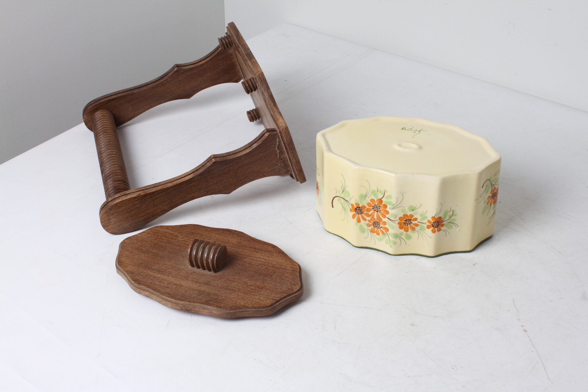 Pot à biscuits en bois et céramique – Image 4