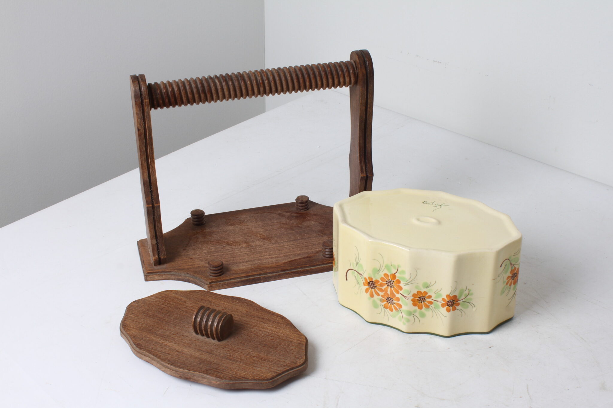Pot à biscuits en bois et céramique – Image 3