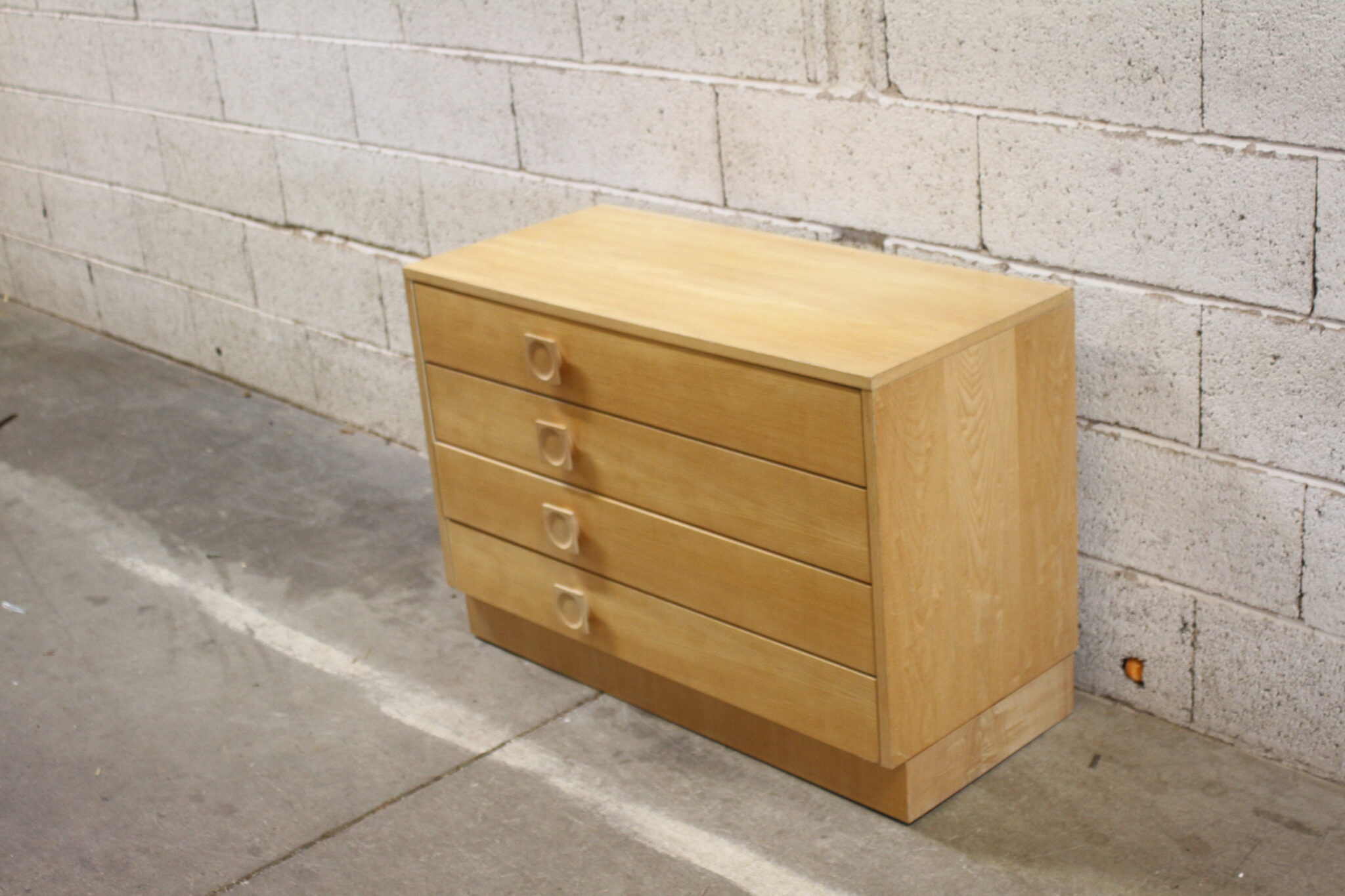 Commode basse à 4 tiroirs