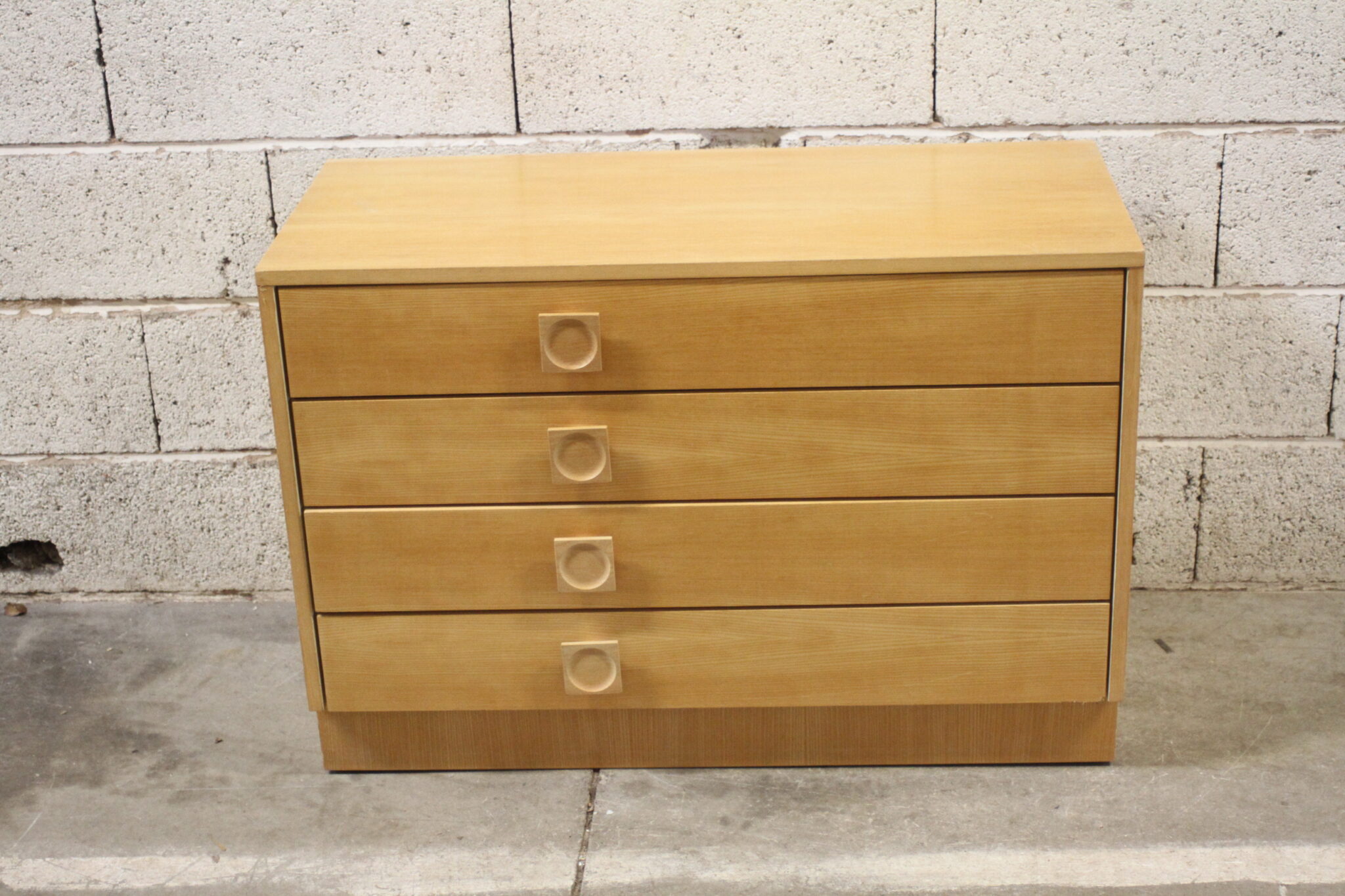 Commode basse à 4 tiroirs – Image 2