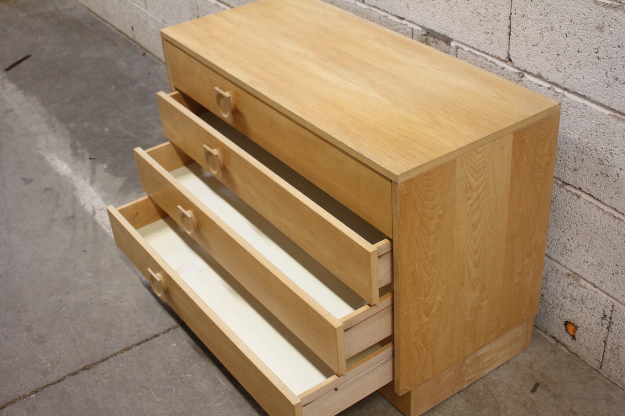 Commode basse à 4 tiroirs – Image 3
