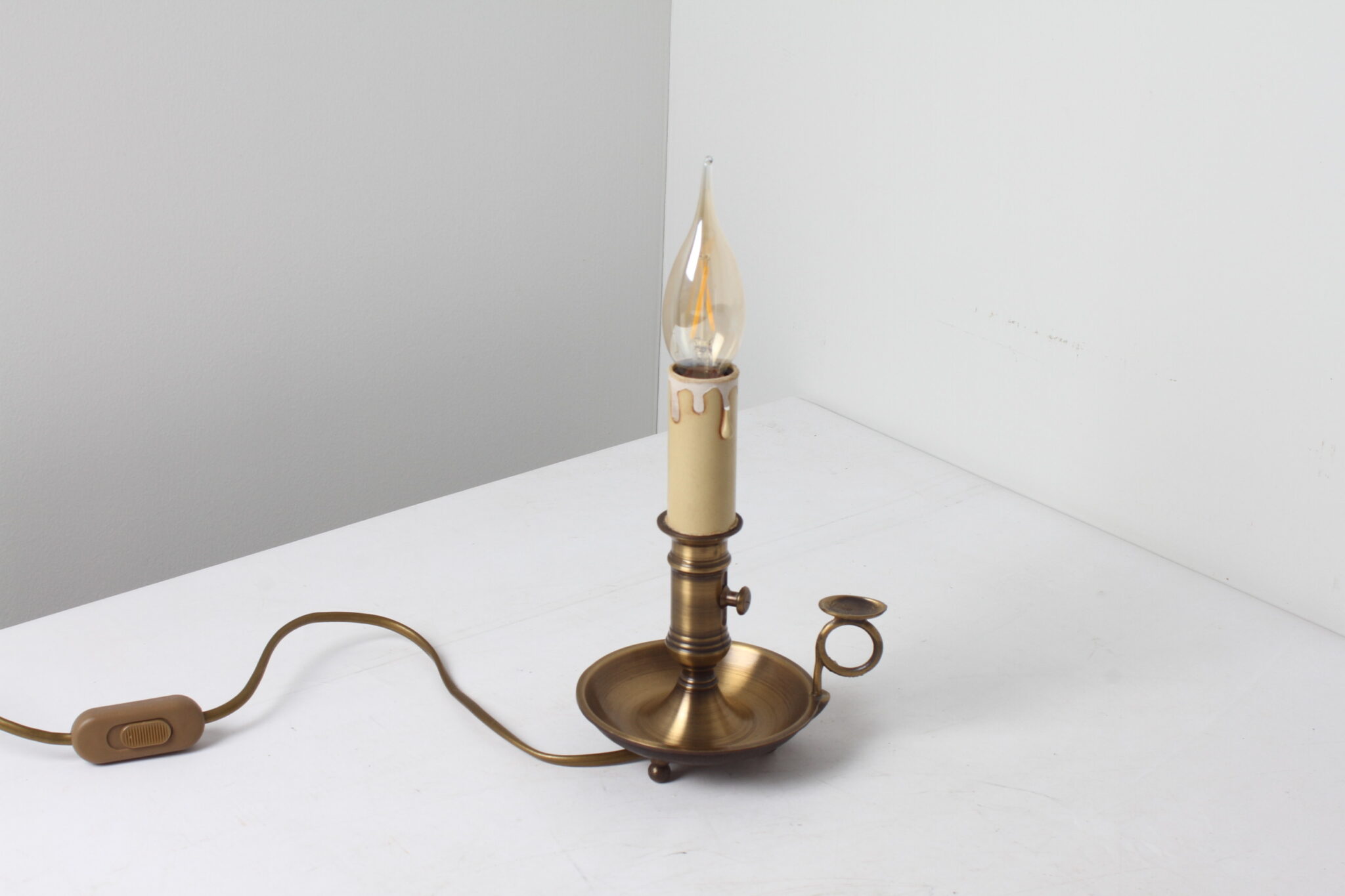 Lampe bougeoir en laiton doré