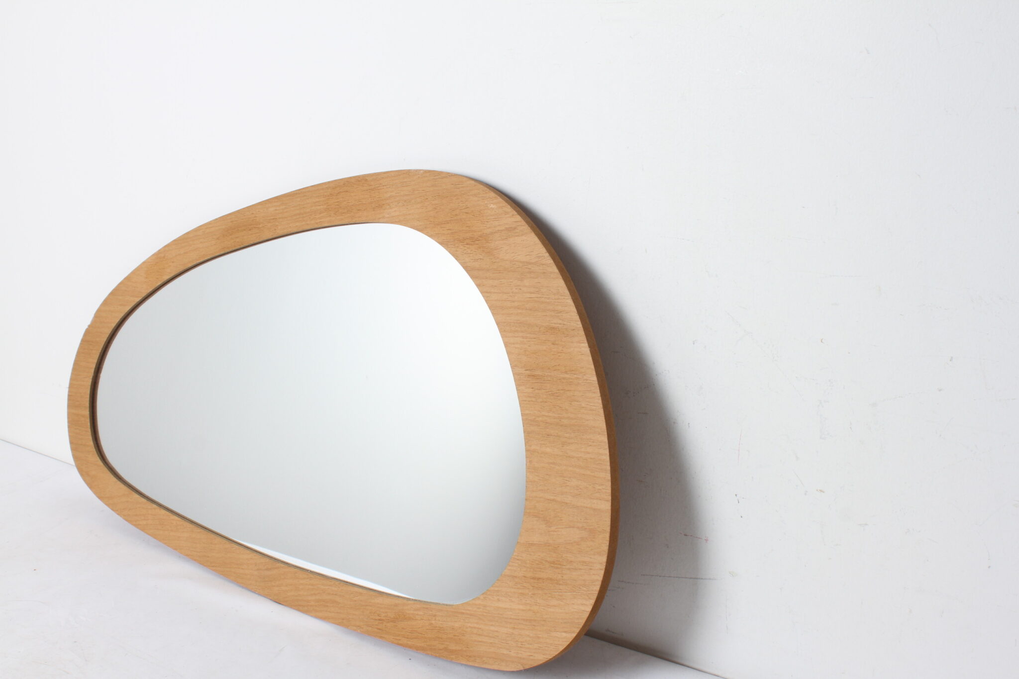 Miroir organique mural en bois